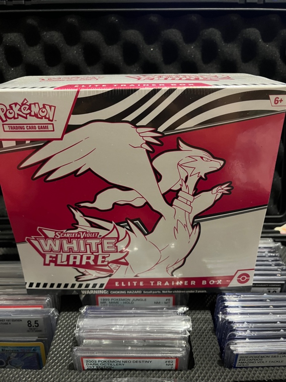 Pokemon White Flare Elite Trainer Box sealed!!